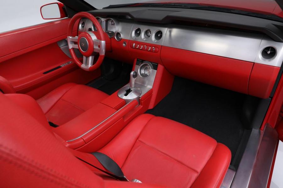 Торпедо Ford Mustang GT Convertible Concept 2004 года  (фото 12 из 51)